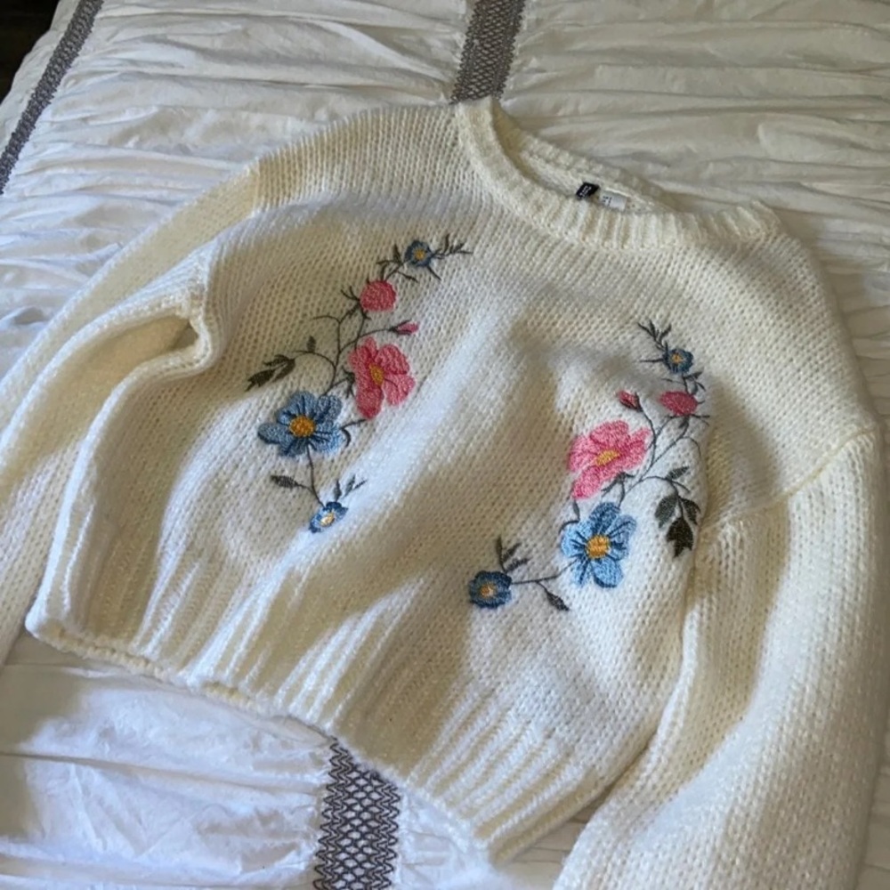 H&M White Sweater